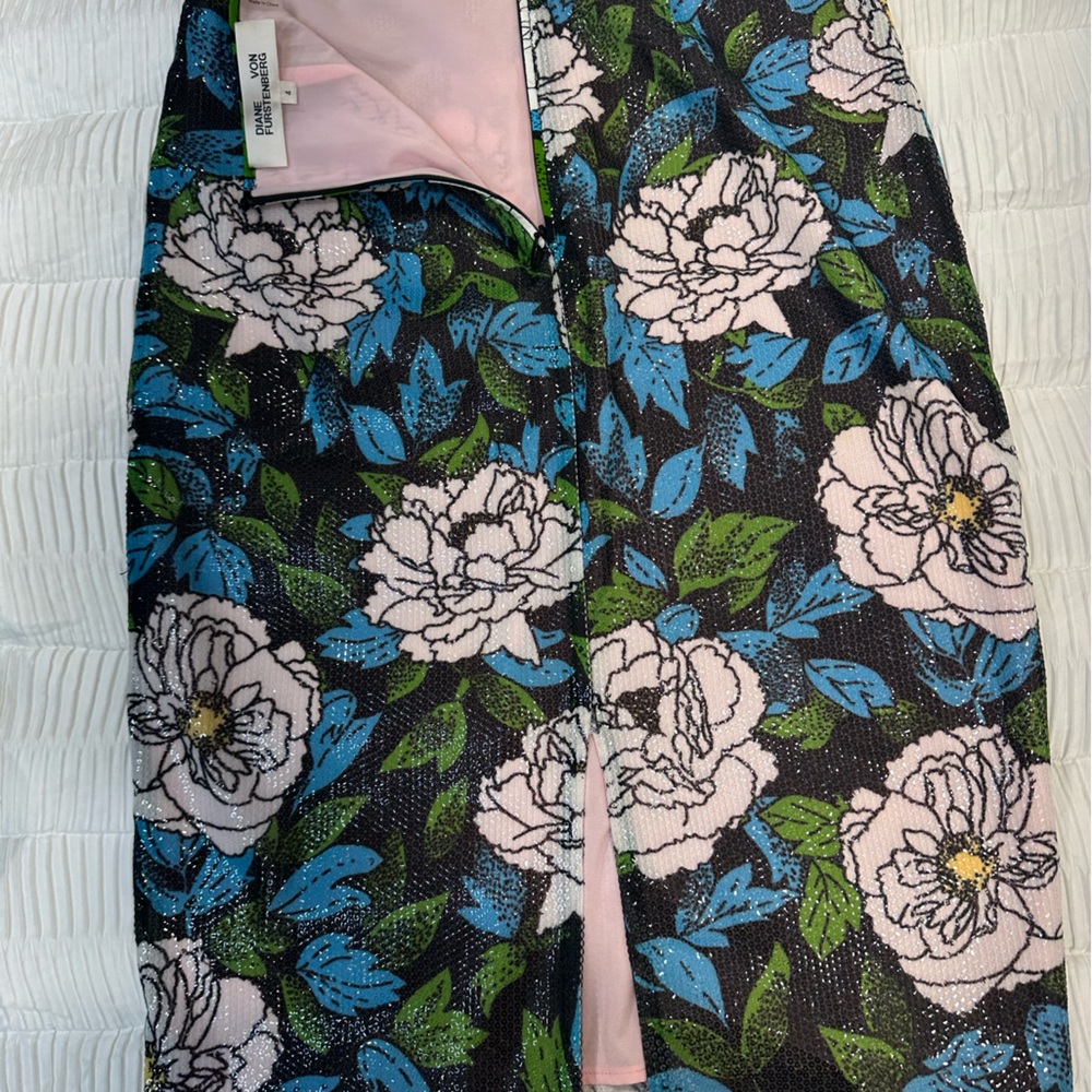 Gorgeous clear sequin pencil skirt ;  with a slit ; has lining . Worn once